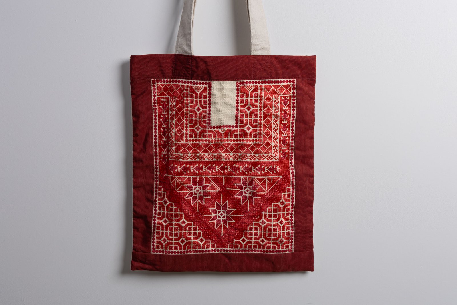 حقيبة "قبة الخليل" – تطريز يدوي حجم حقيقي